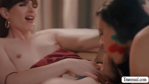 Milf with a great ass is having fun in a hot and sexy video