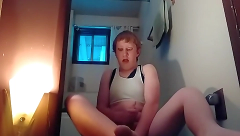 Hot amateur webcam make with her hairy pussy filled with cum