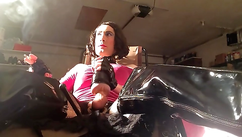 Busty shemale sucks huge dick in homemade webcam clip
