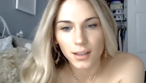 Sexy chick with perfect body and natural tits in webcam video