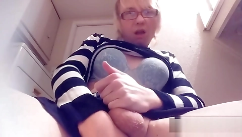 Hot blonde masturbates in her own bed in homemade porn