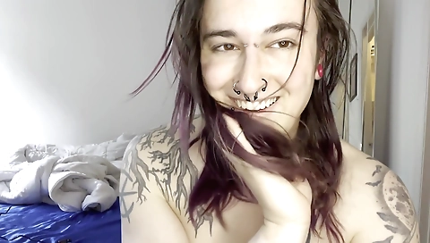 Amateur blonde tattooed girl fucks herself on the bed