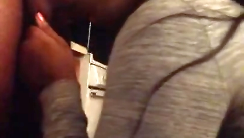 Ebony babe gets fucked in her pussy in her amateur video