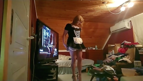amateur blond shemale exposing her shaved pussy and tits