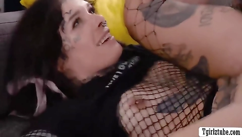 Shemale Analed By New Roommate 6 Min With Amy Nosferatu