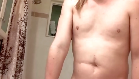 Amateur blonde takes off bikini and shows off her body