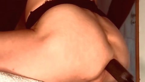 Shemale takes a sex machine and does it on the web cam