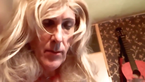 Mature blonde with big tits gives a blowfish to him