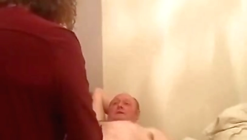 Mature lady with a sexy ass gives a blowjob and then fucked