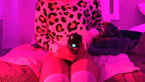 Amateur shemale masturbates on webcam with her toy