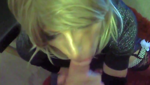 Sexy chick enjoys a blowjob and gets fucked in her mouth