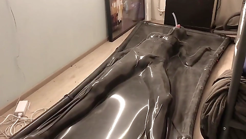 Busty slut takes herself to the top of her vacuum bed